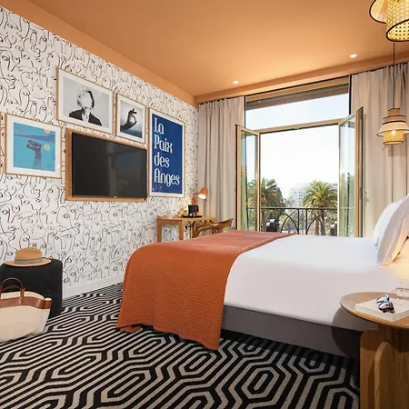 1er Hotel 4*